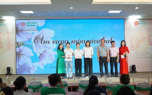 Học bổng "Mùa gieo hạt" đồng hành cùng sinh viên khoa Sư phạm Đại học Đông Á