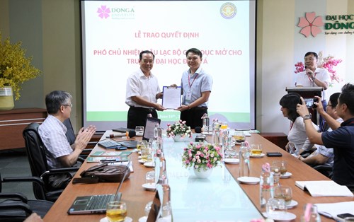 Đại học Đông Á là Phó chủ nhiệm CLB Giáo dục mở trực thuộc Hiệp hội Các trường đại học, cao đẳng Việt Nam