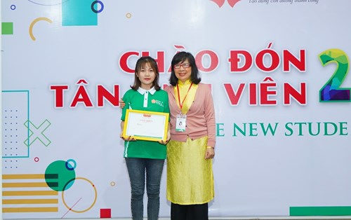 Vinh danh Thủ khoa, Á khoa đầu vào ngành Dược năm học 2020-2021
